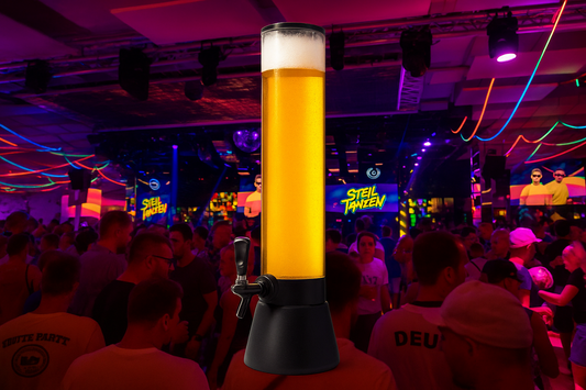 Trinksäule mit Bier im Megapark auf Mallorca – beliebtes Partygetränk für Gruppen, typisches Ballermann-Getränk
