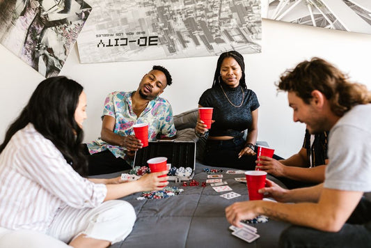 Trinkspiele Party: Die besten Spiele ohne Zubehör